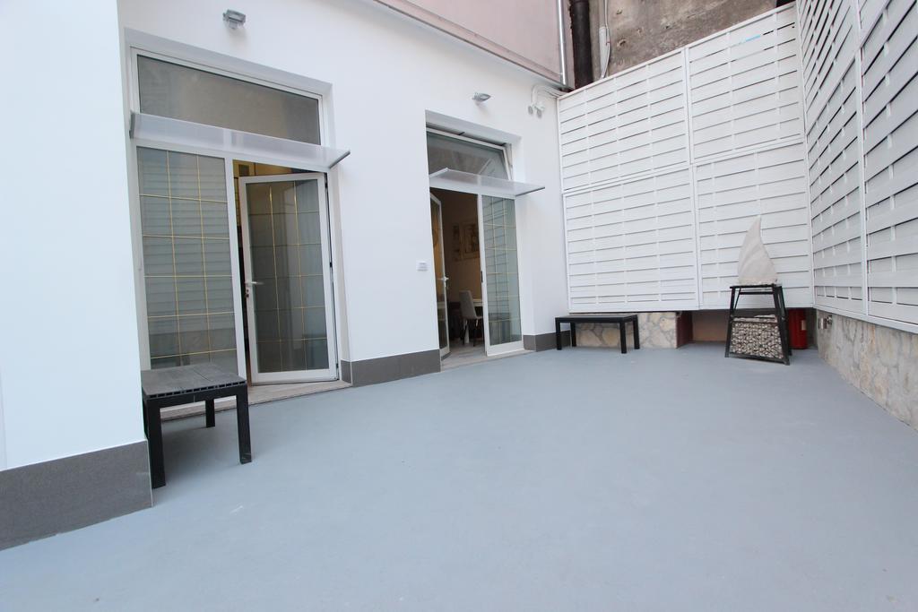 Urban Apartments Pula Luaran gambar